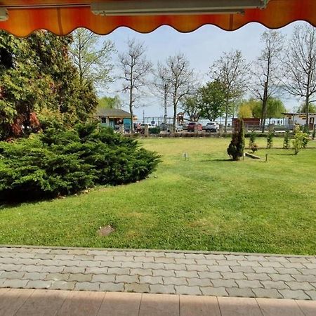 Igenyes 4 Fos Apartman Koezvetlen A Strandnal Appartement Csopak Buitenkant foto