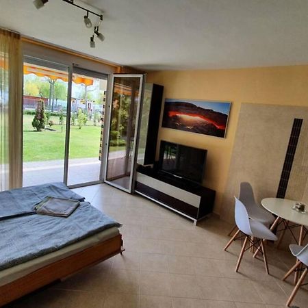 Igenyes 4 Fos Apartman Koezvetlen A Strandnal Appartement Csopak Buitenkant foto