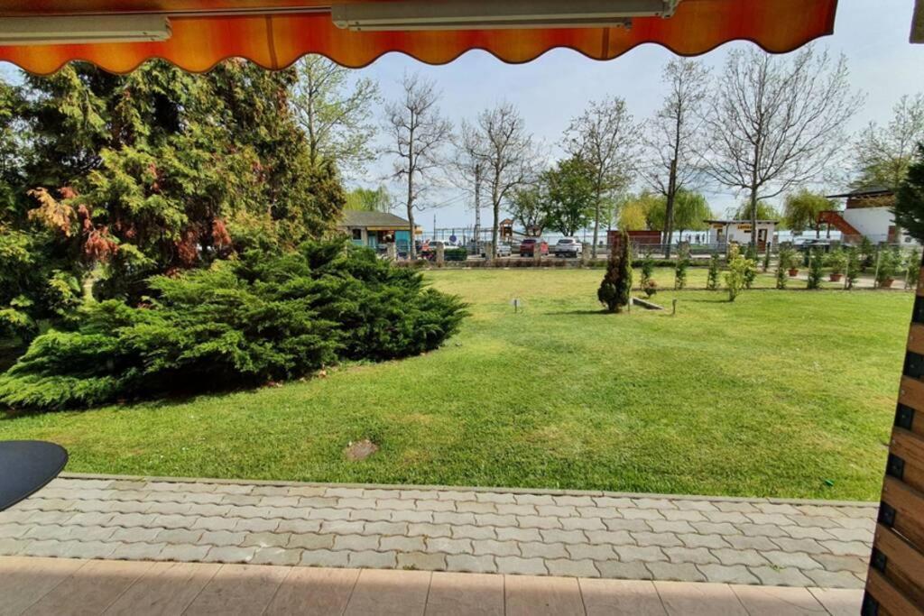 Igenyes 4 Fos Apartman Koezvetlen A Strandnal Appartement Csopak Buitenkant foto