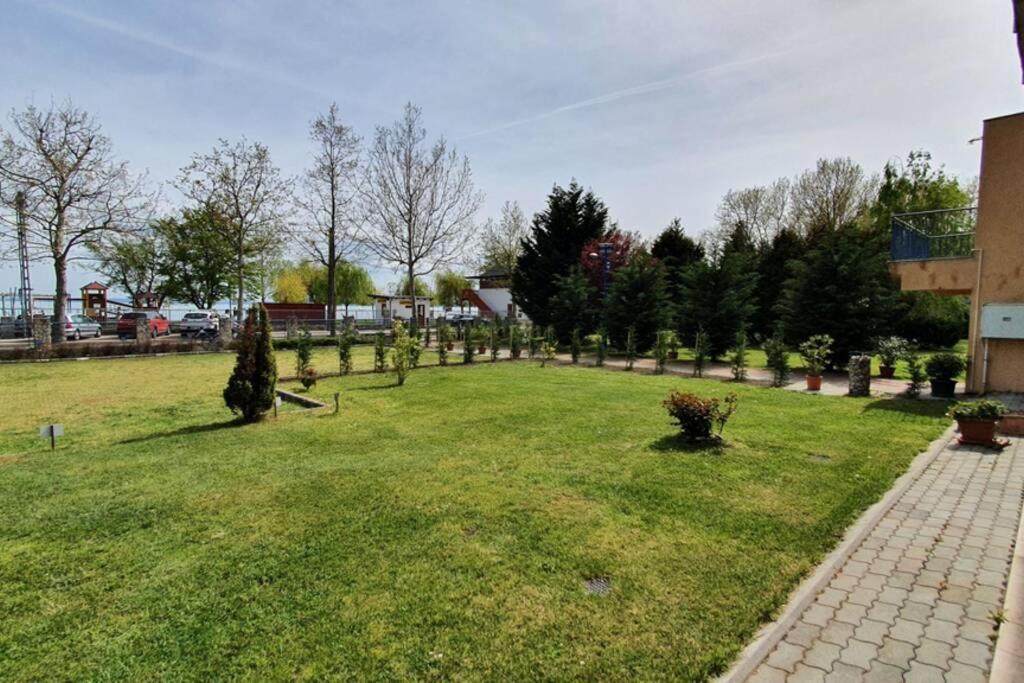 Igenyes 4 Fos Apartman Koezvetlen A Strandnal Appartement Csopak Buitenkant foto