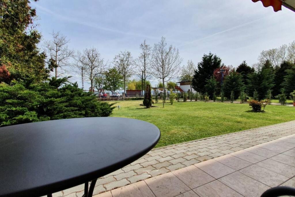 Igenyes 4 Fos Apartman Koezvetlen A Strandnal Appartement Csopak Buitenkant foto