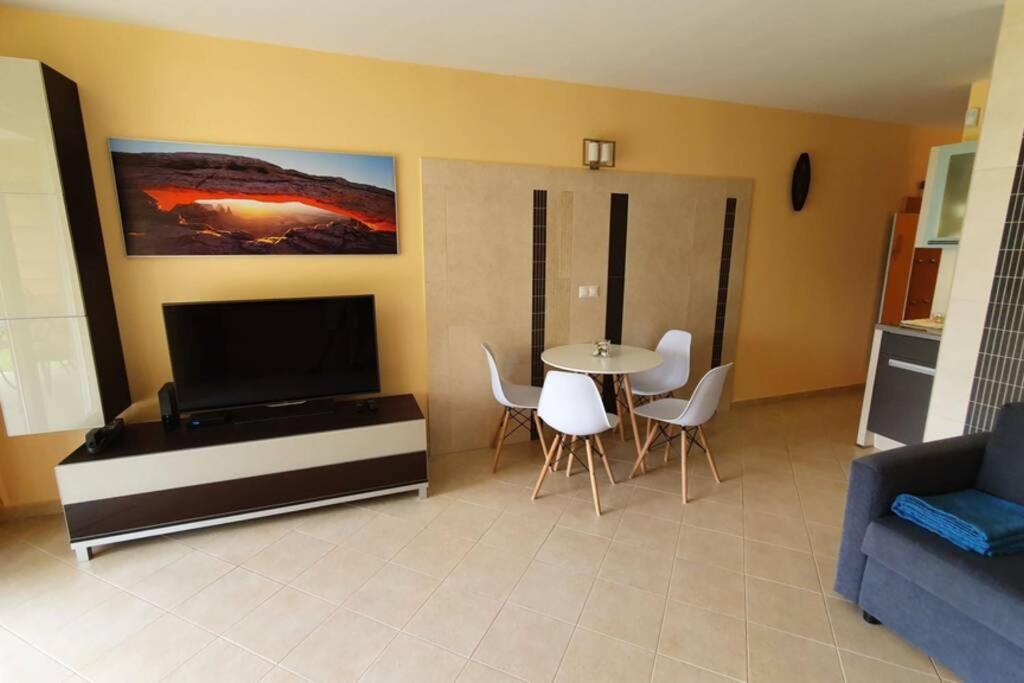 Igenyes 4 Fos Apartman Koezvetlen A Strandnal Appartement Csopak Buitenkant foto