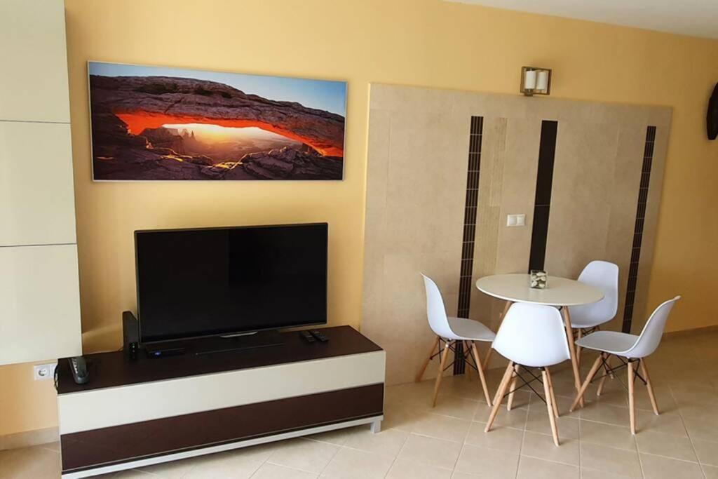 Igenyes 4 Fos Apartman Koezvetlen A Strandnal Appartement Csopak Buitenkant foto